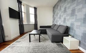 Renovated 1 Bedroom Apartment Next To City Centre